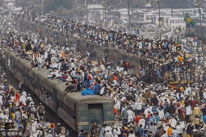 你还在抱怨车票难买吗？看看孟加拉国大家是怎么座火车的